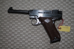 T-5354Valmistaja: VKT Kal: 9,00 x 19mmAseen numero: 8499	Kunto: Erittäin hyväInfo: Valmetin 50-luvulla valmistama siviilisarjan ase. Ei enää perälaudan kiinnityskiskoa. Numerotarkka ja alkuperäinen sinistys. Harvoin myynnissä.Lähtöhinta: €250.00Myyjä: Martti Pajala